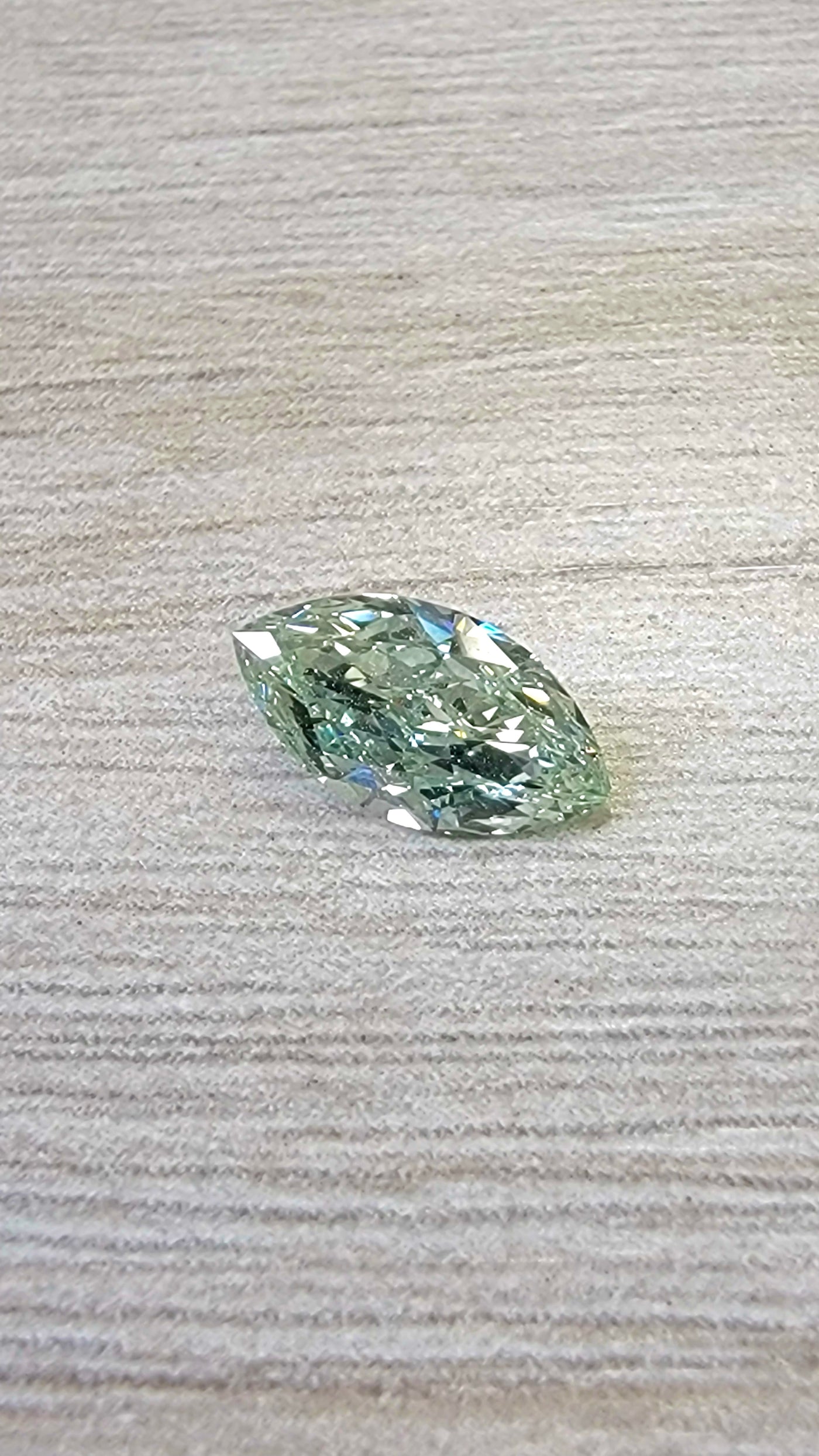 0.93ct Fancy Green Marquise SI2 GIA