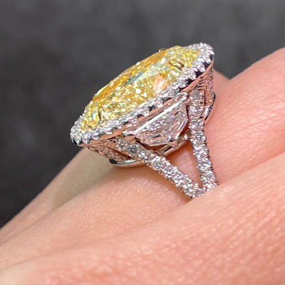 10.77ct Light Yellow Oval VS2 Ring
