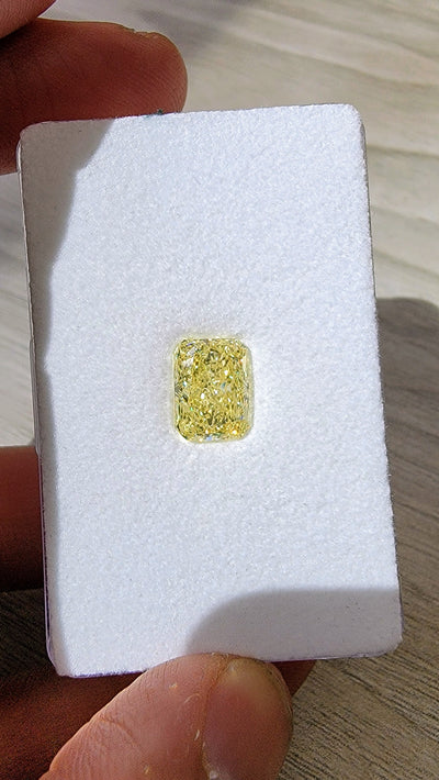 3.53ct Fancy Light Yellow VVS2 Elongated Radiant GIA