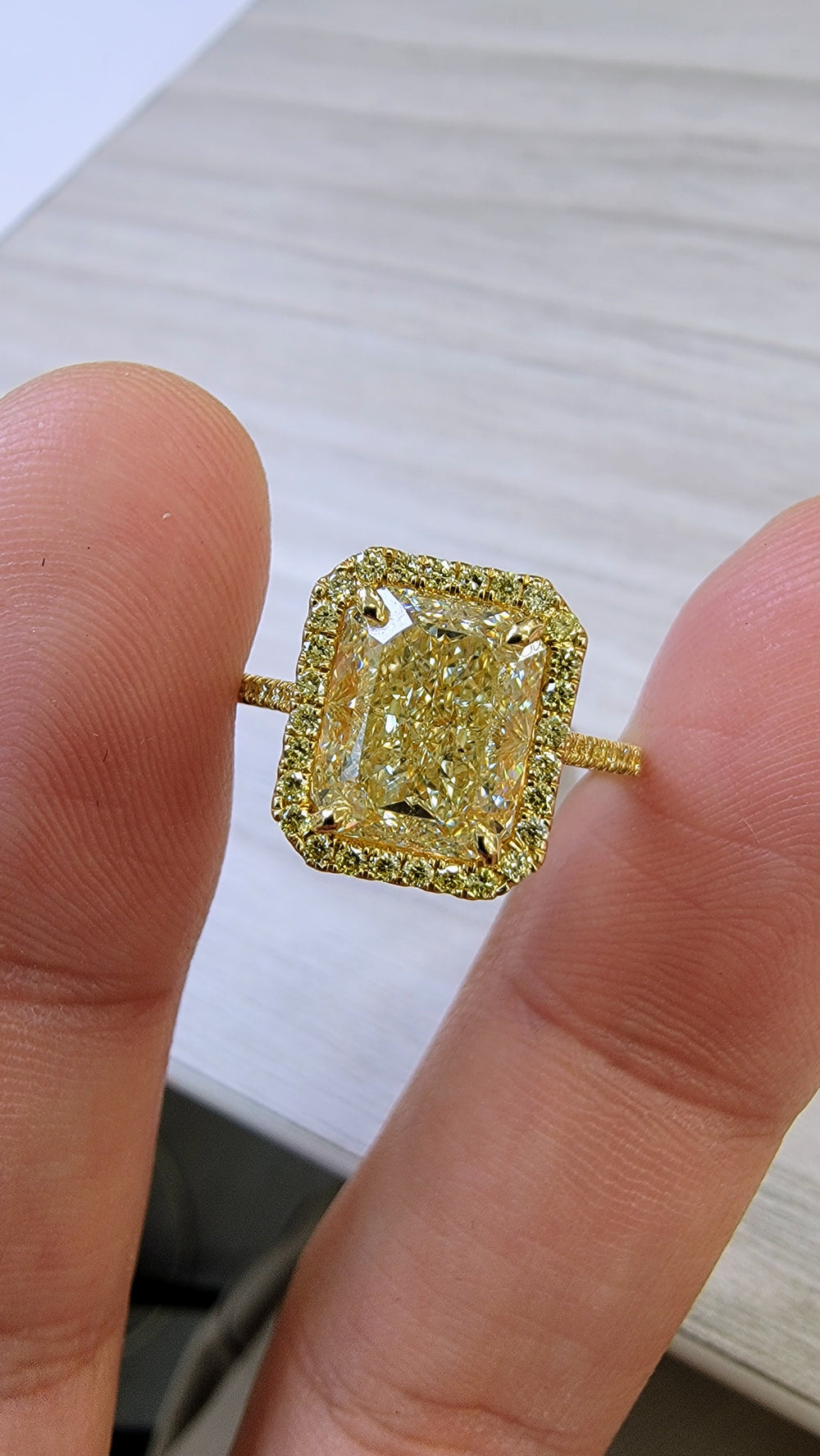 3.17ct Light Yellow Elongated Radiant Diamond Ring VVS2 GIA