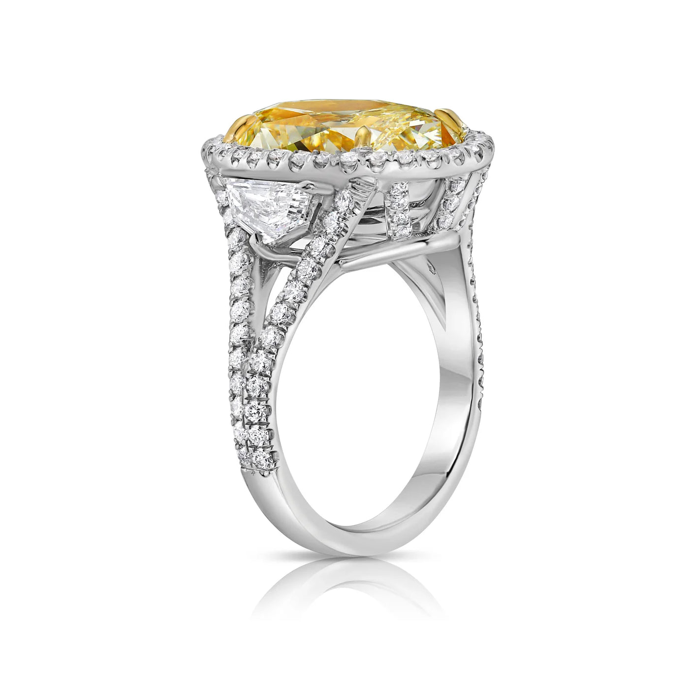 10.77ct Light Yellow Oval VS2 Ring