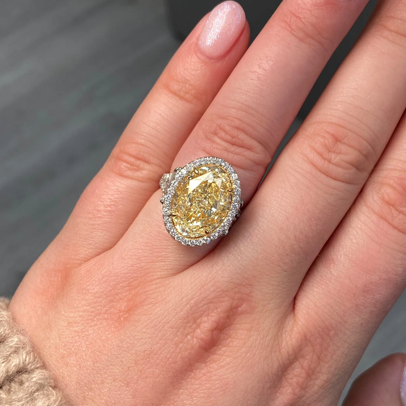 10.77ct Light Yellow Oval VS2 Ring
