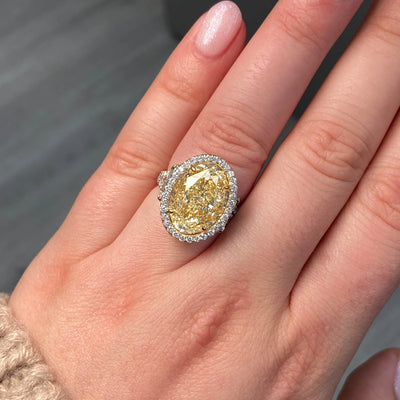 10.77ct Light Yellow Oval VS2 Ring