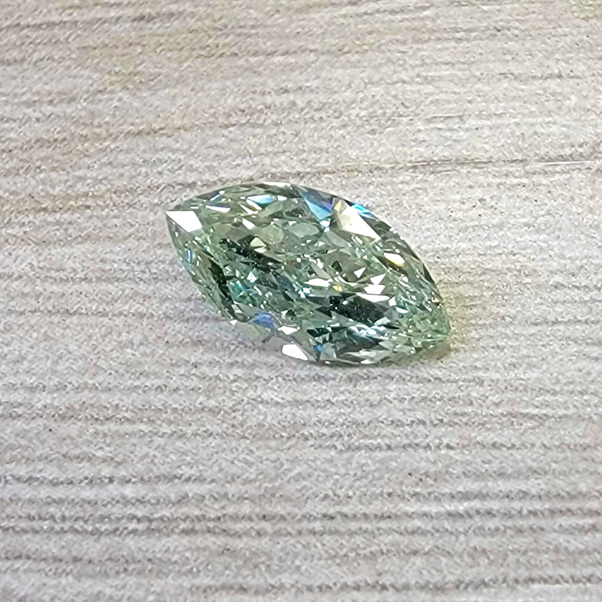 0.93ct Fancy Green Marquise Diamond SI2 GIA