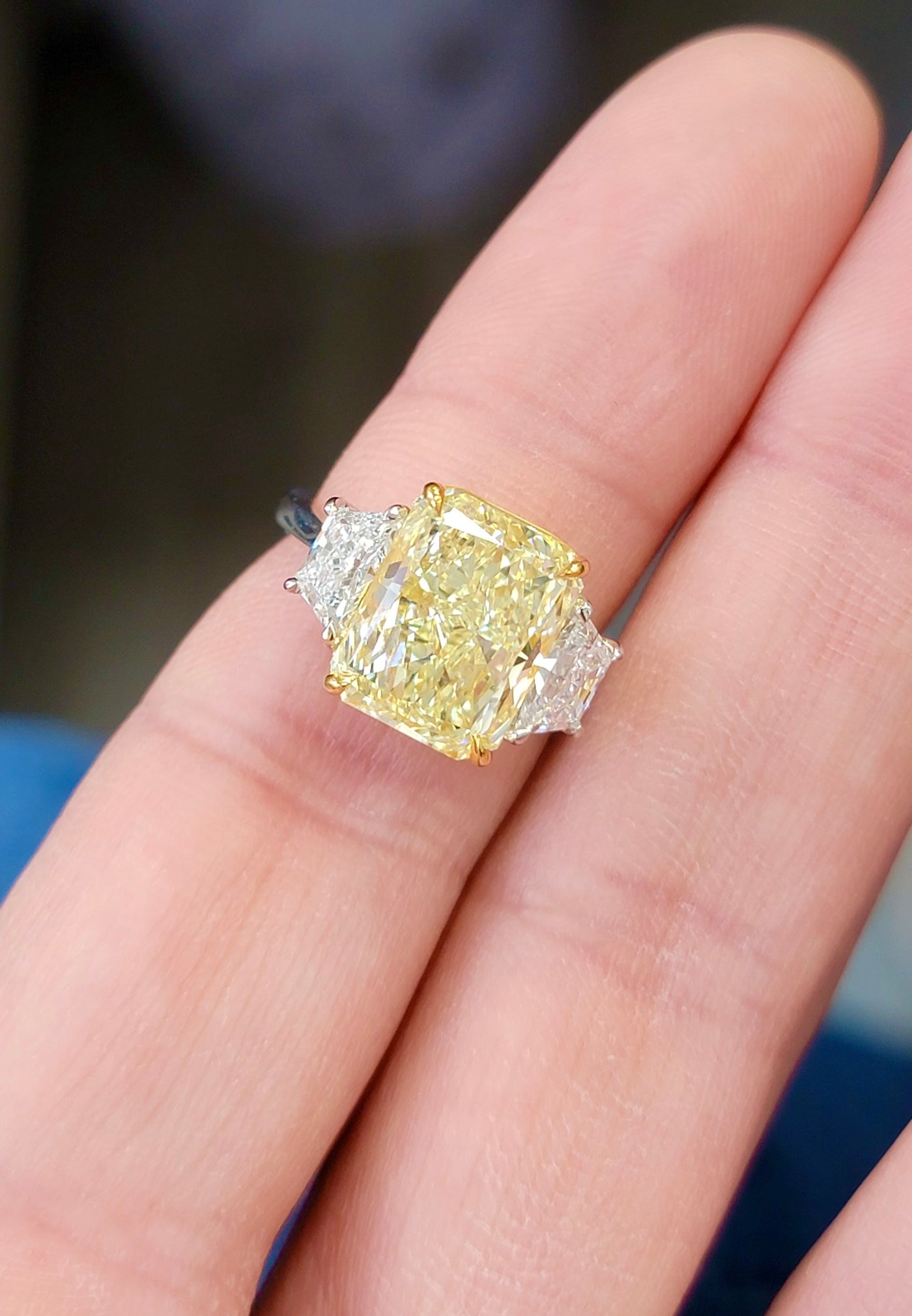 5.34ct Fancy Light Yellow VS2 GIA Ring