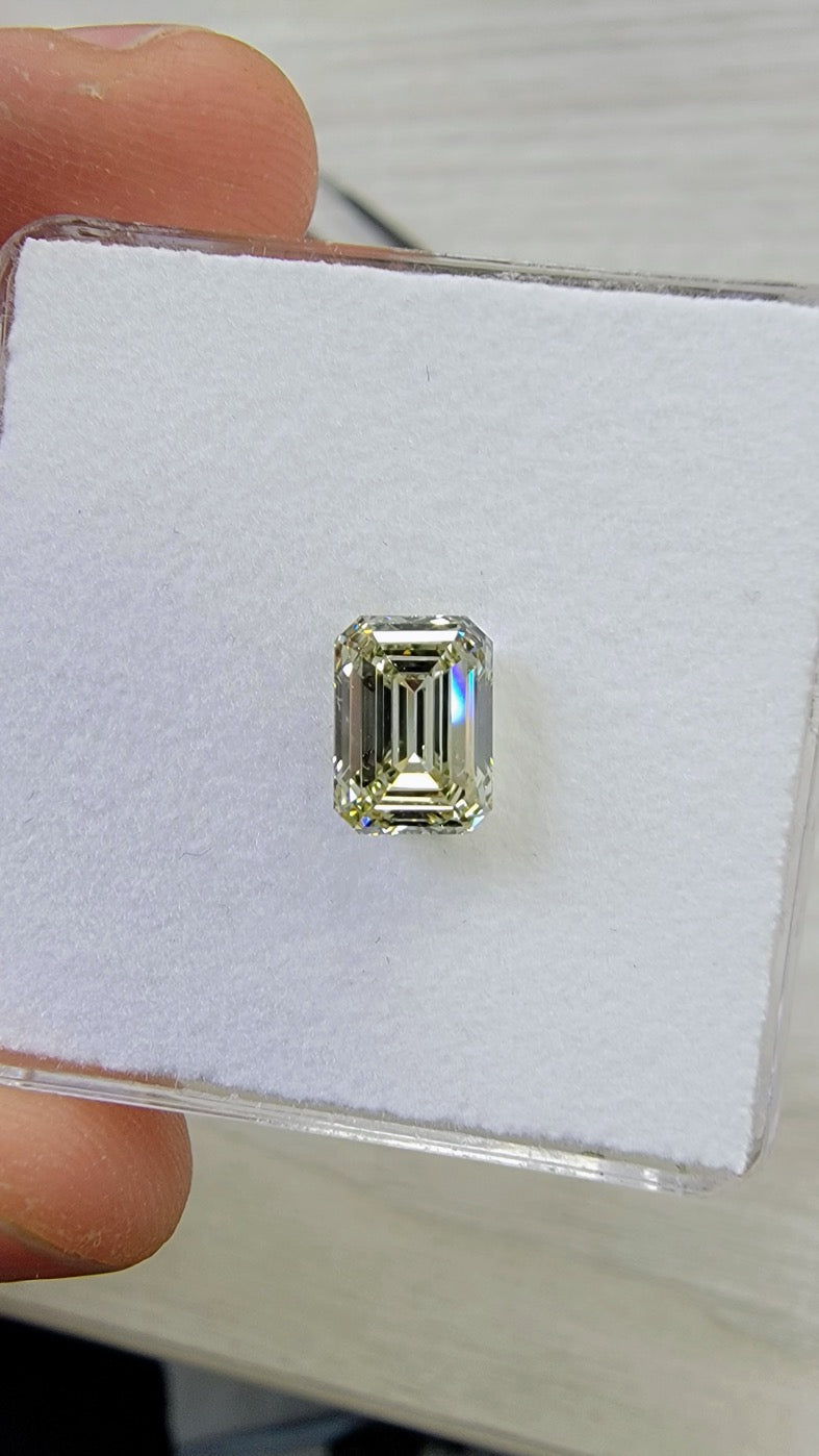 2.01ct Fancy Light Grayish Greenish Yellow Emerald Diamond VS1 GIA “Chameleon”