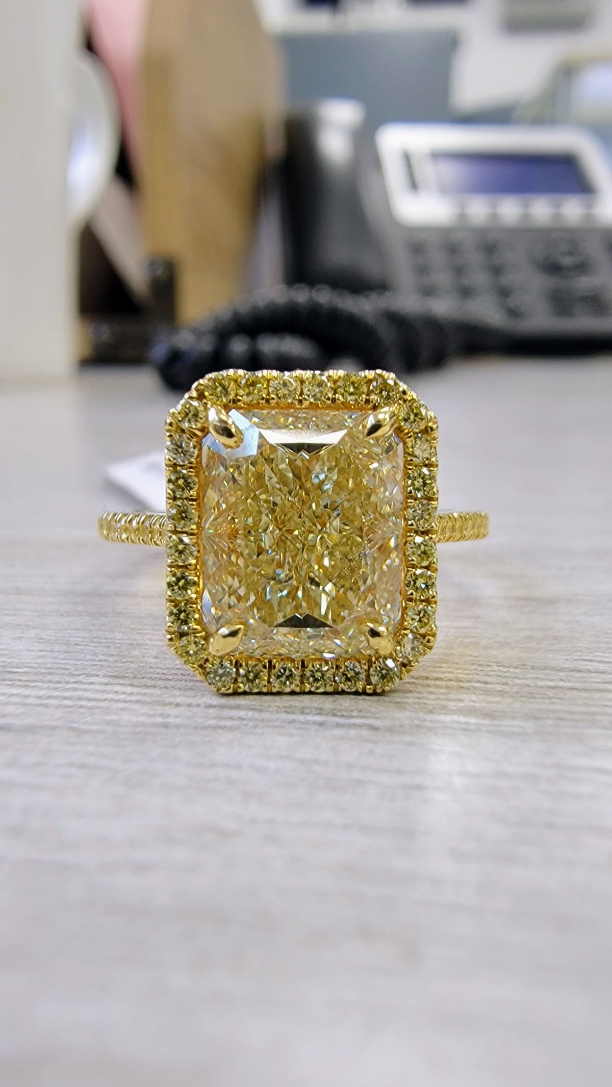 3.17ct Light Yellow Elongated Radiant Diamond Ring VVS2 GIA