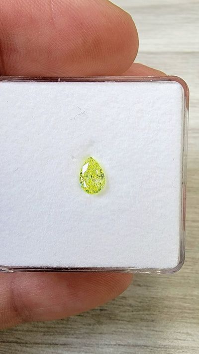 0.61ct Fancy Intense Green Yellow Pear NEON SI2 GIA