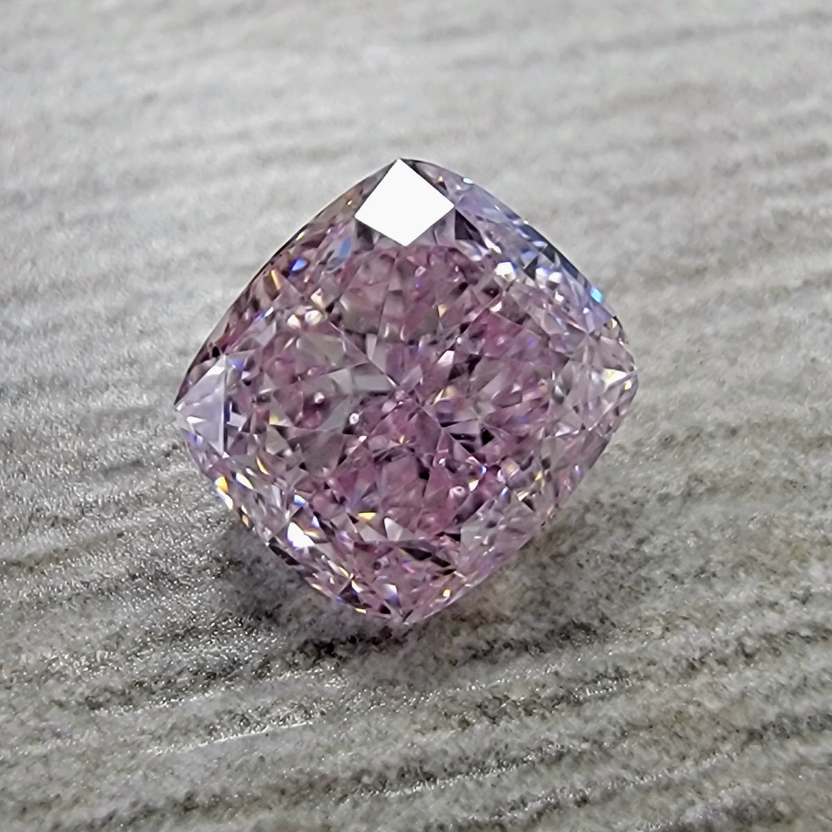 0.50ct Fancy Purplish Pink Cushion Diamond VVS1 GIA