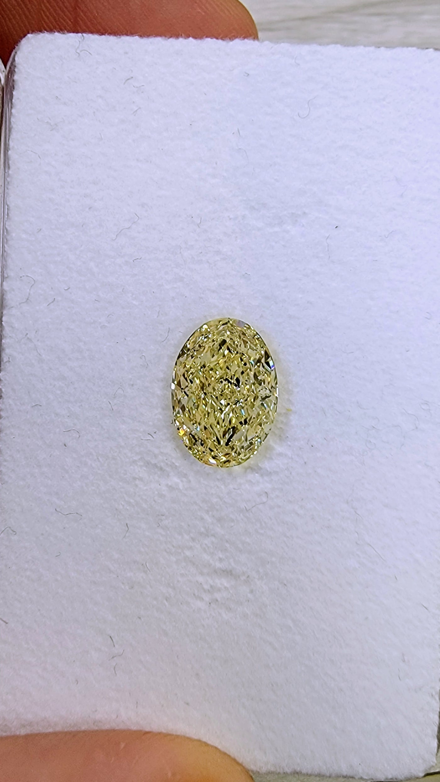3.02ct Light Yellow Oval VS1 GIA