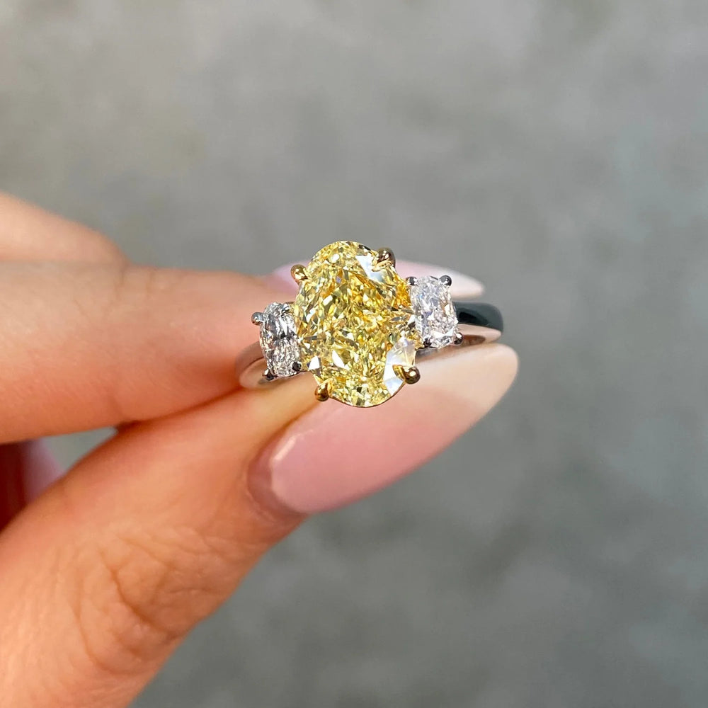 3.01ct Fancy Light Yellow Oval Diamond Ring SI1 GIA