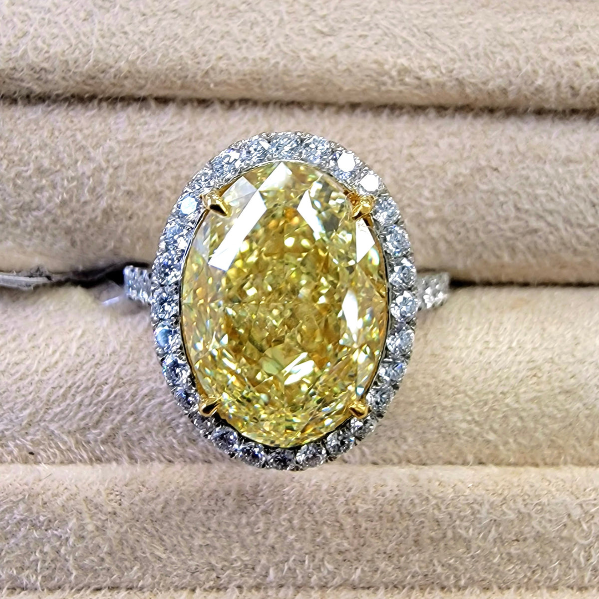 6.16ct Fancy Light Yellow Oval Diamond Ring VS1 GIA