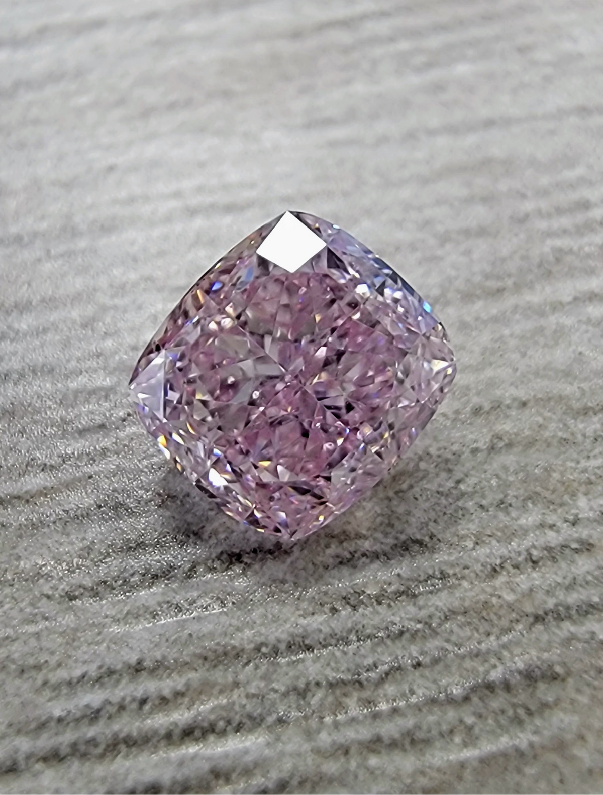 0.50ct Fancy Purplish Pink Cushion Diamond VVS1 GIA