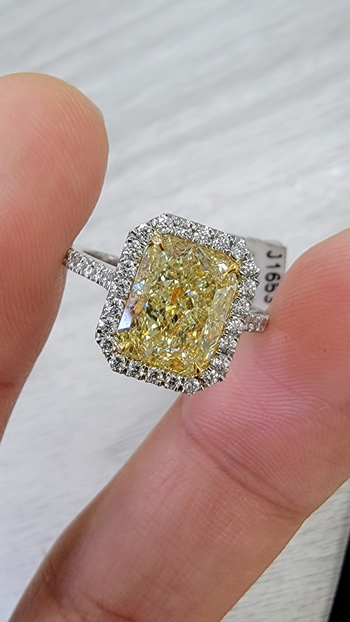 3.31ct Light Yellow Elongated Radiant Diamond Ring VS2 GIA