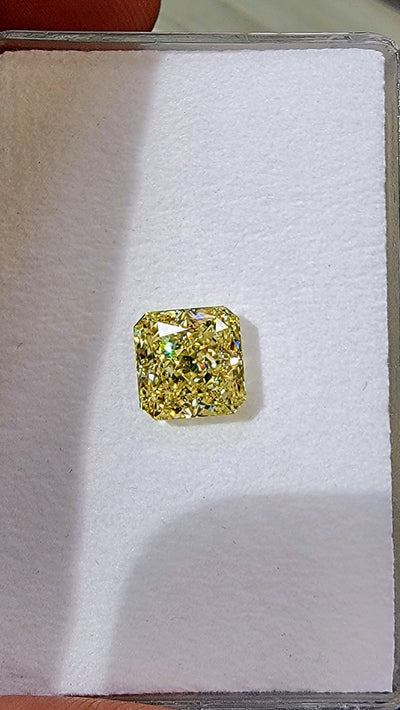 4.02ct Fancy Light Yellow Radiant VVS2 GIA