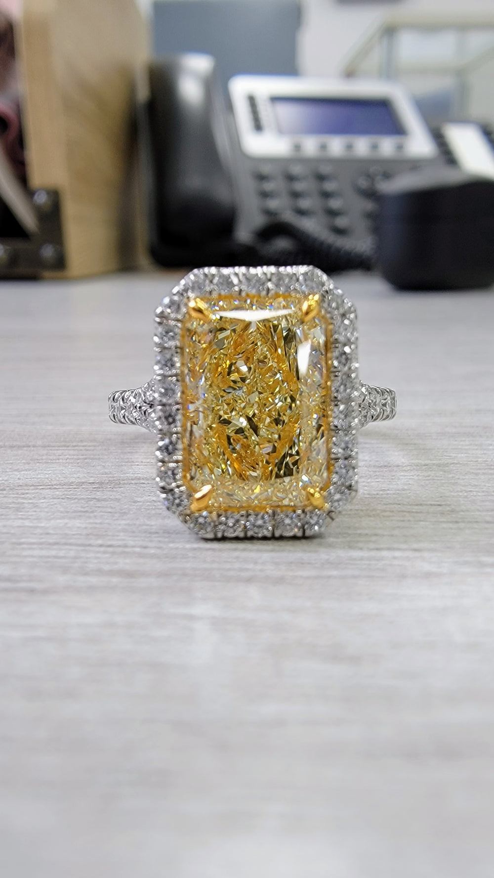 3.00ct Light Yellow Elongated Radiant Diamond Ring VVS1 GIA