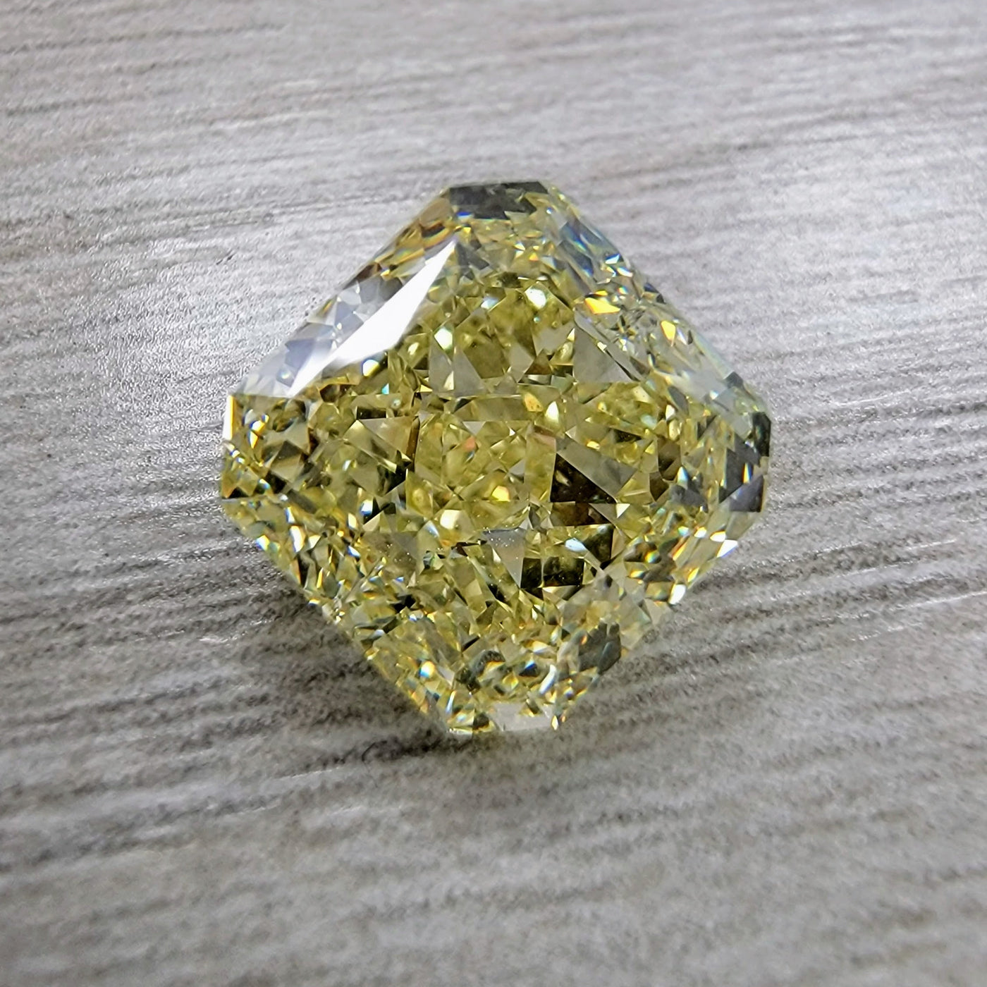 5.02ct Fancy Yellow Radiant VVS1 GIA
