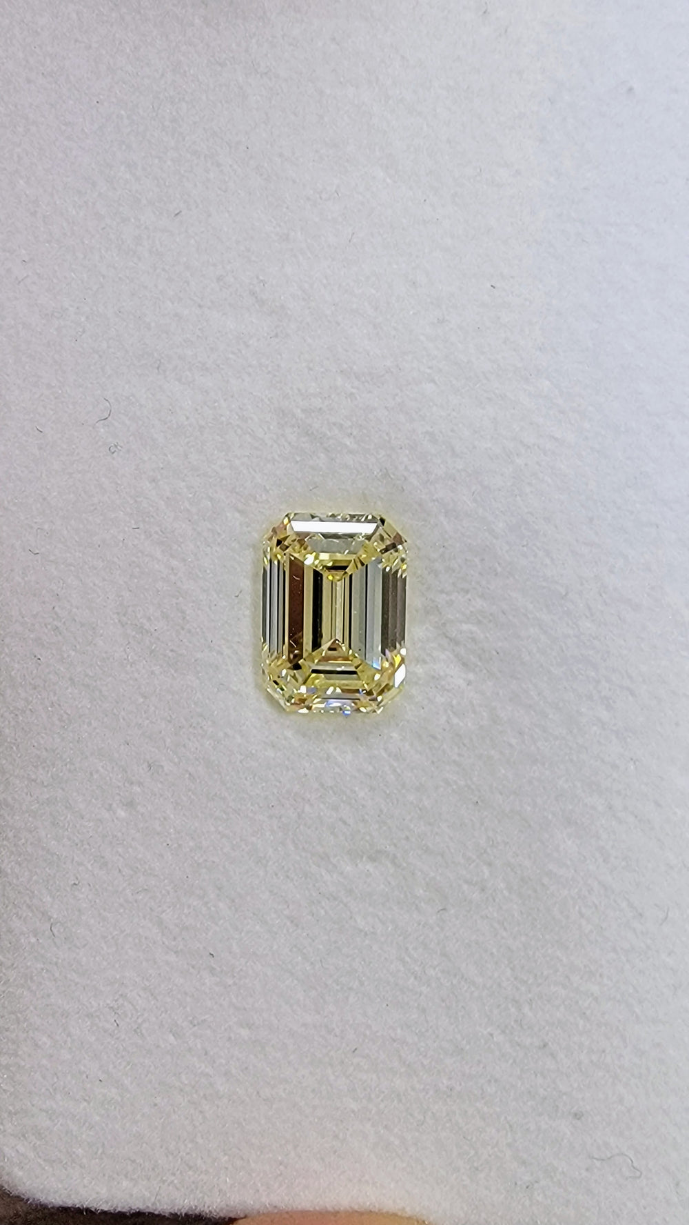 2.00ct Light Yellow Emerald Diamond VS1 GIA