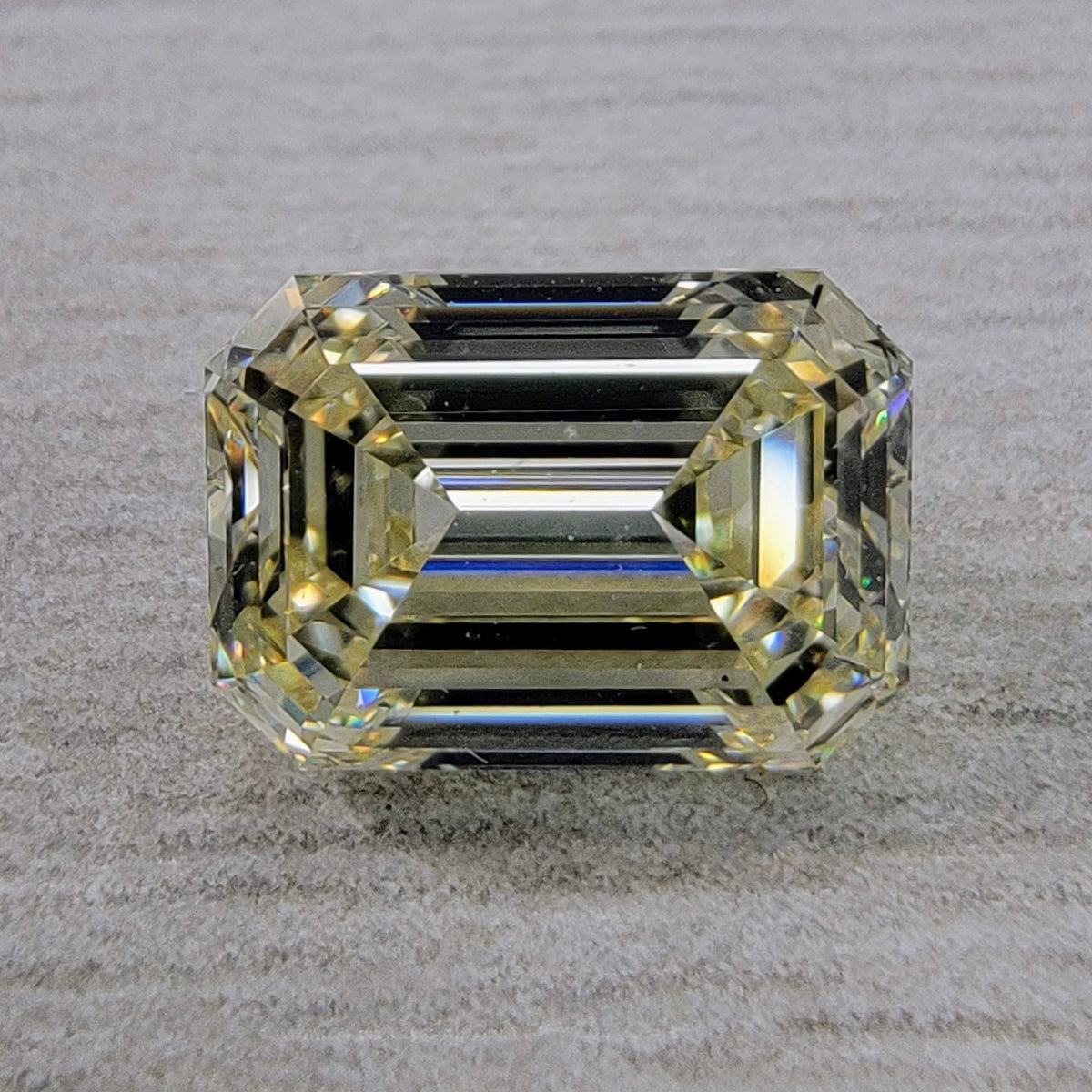2.00ct Light Yellow Emerald Diamond VS1 GIA