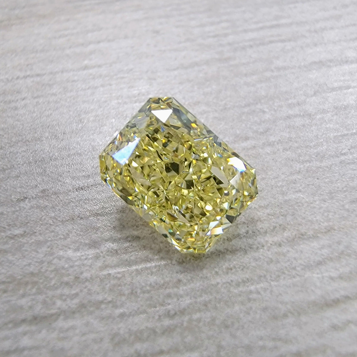 1.01ct Fancy Light Yellow Elongated Radiant Diamond VS1 GIA