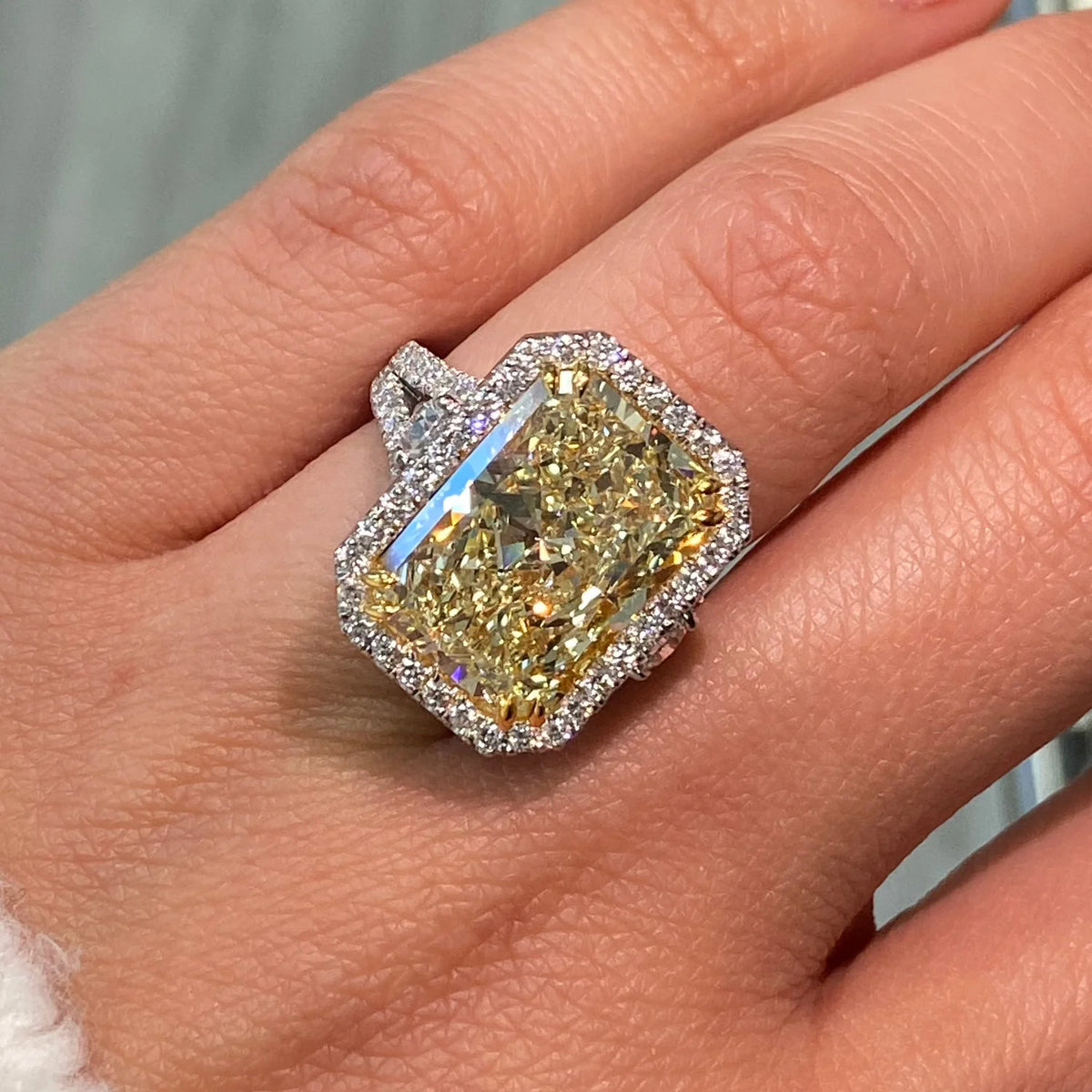 10.03ct Light Yellow Elongated Radiant Diamond VS2 GIA