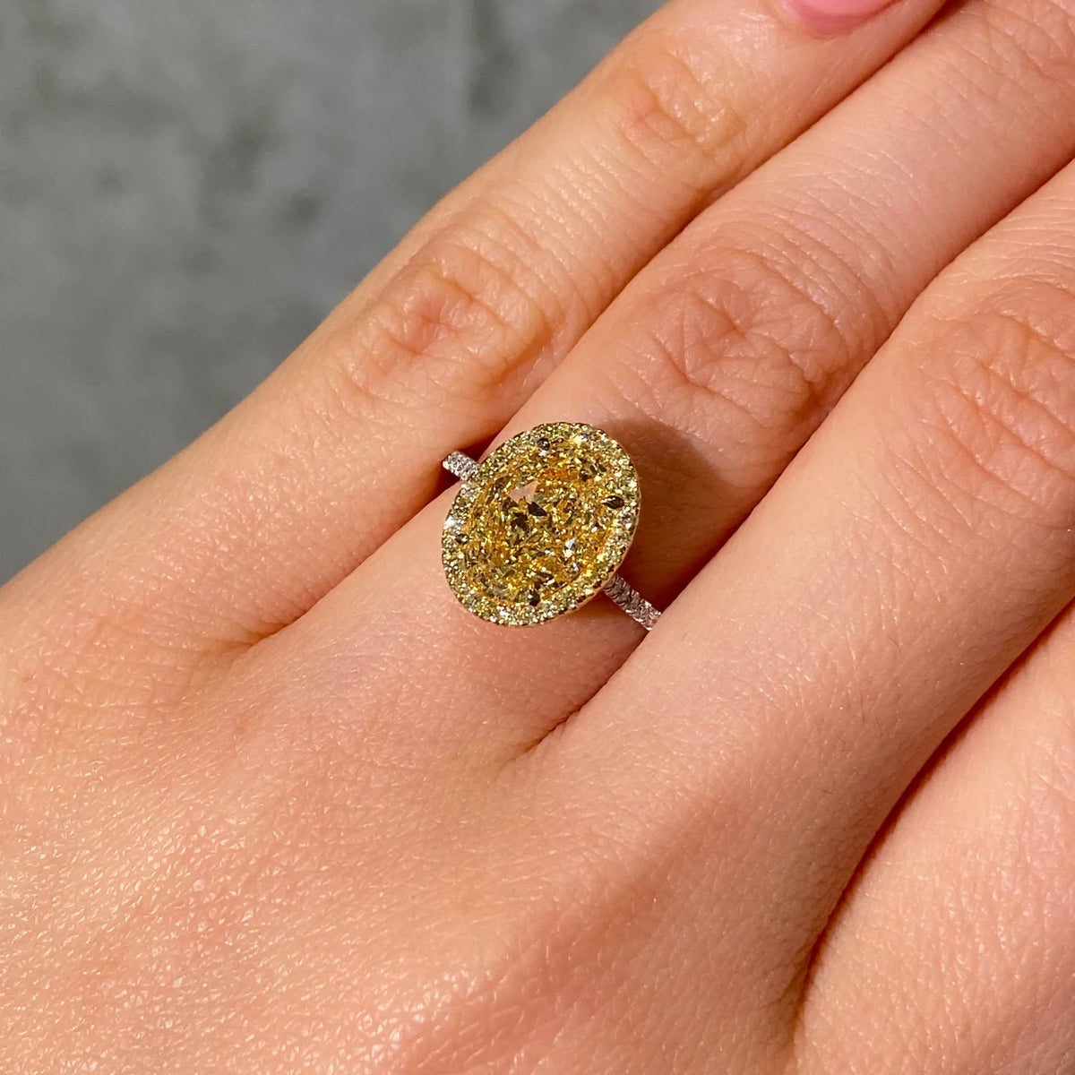 3.08ct Light Yellow Oval Diamond Ring VS2 GIA