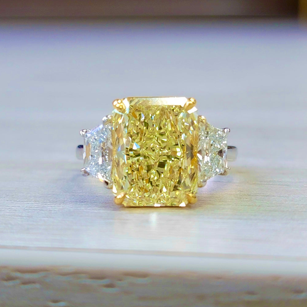 5.34ct Fancy Light Yellow Diamond Ring VS2 GIA