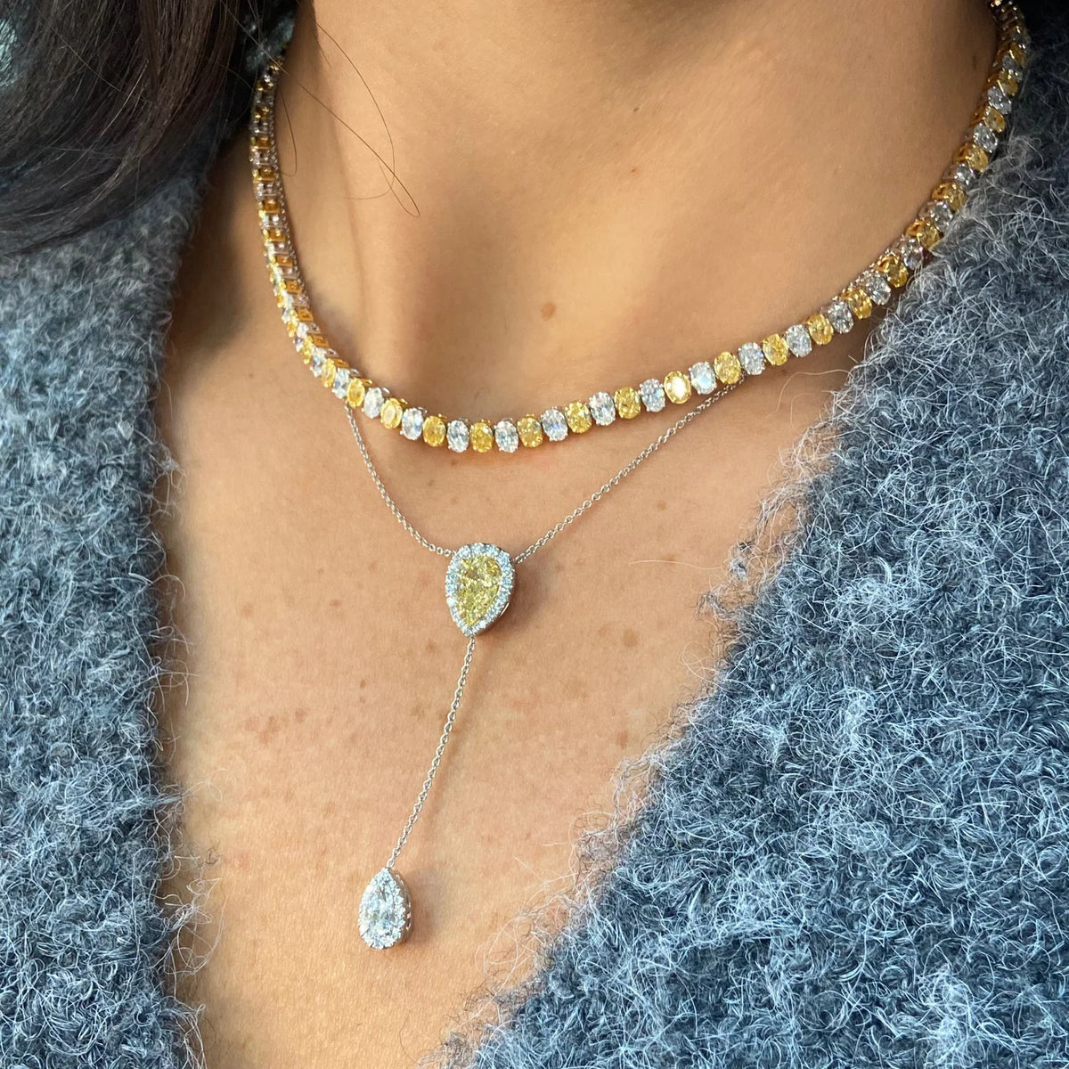 24ct Alternating Yellow Oval Diamond and White Oval Diamond Necklace