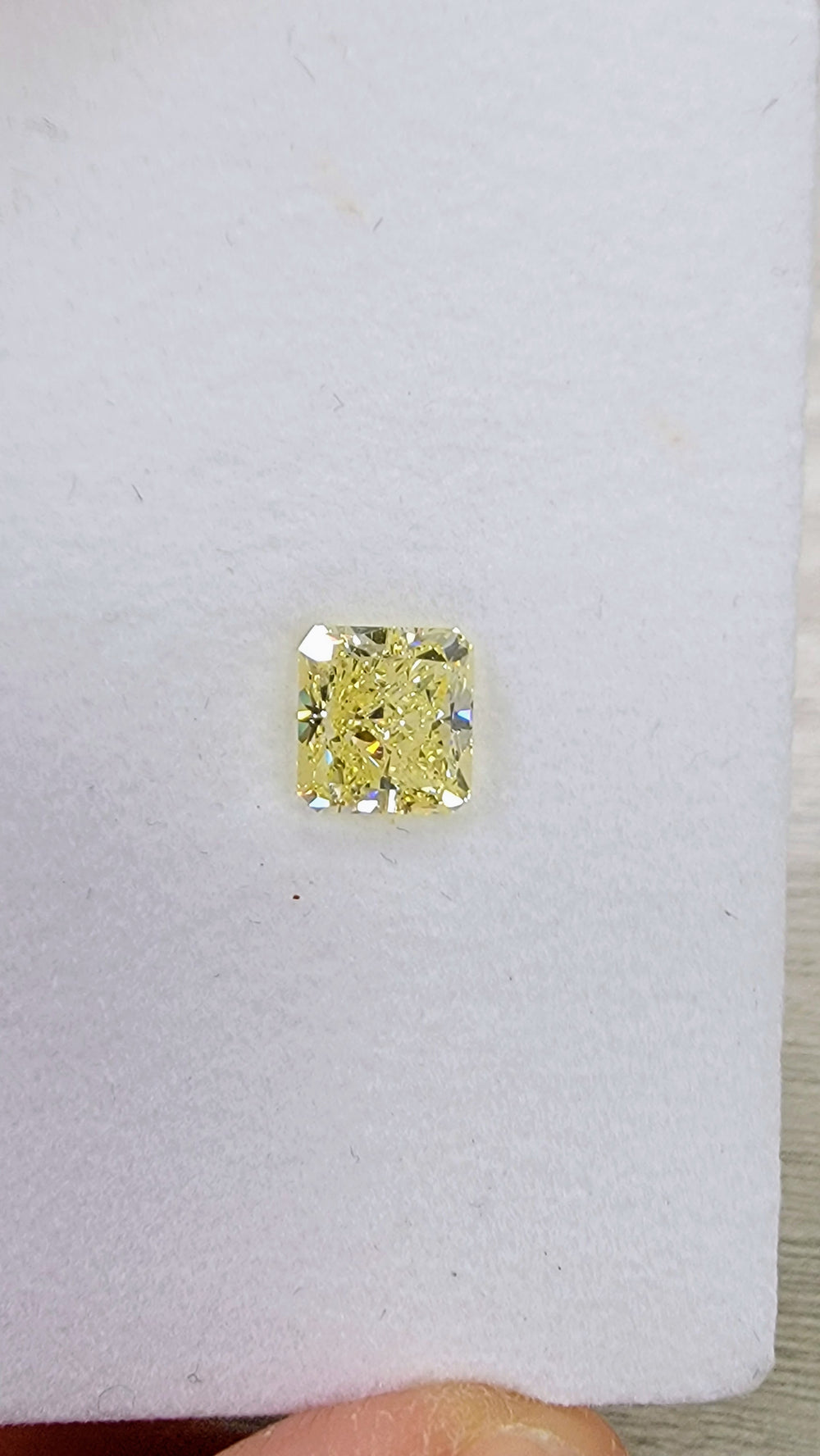1.81ct Fancy Light Yellow Radiant Diamond VS1 GIA
