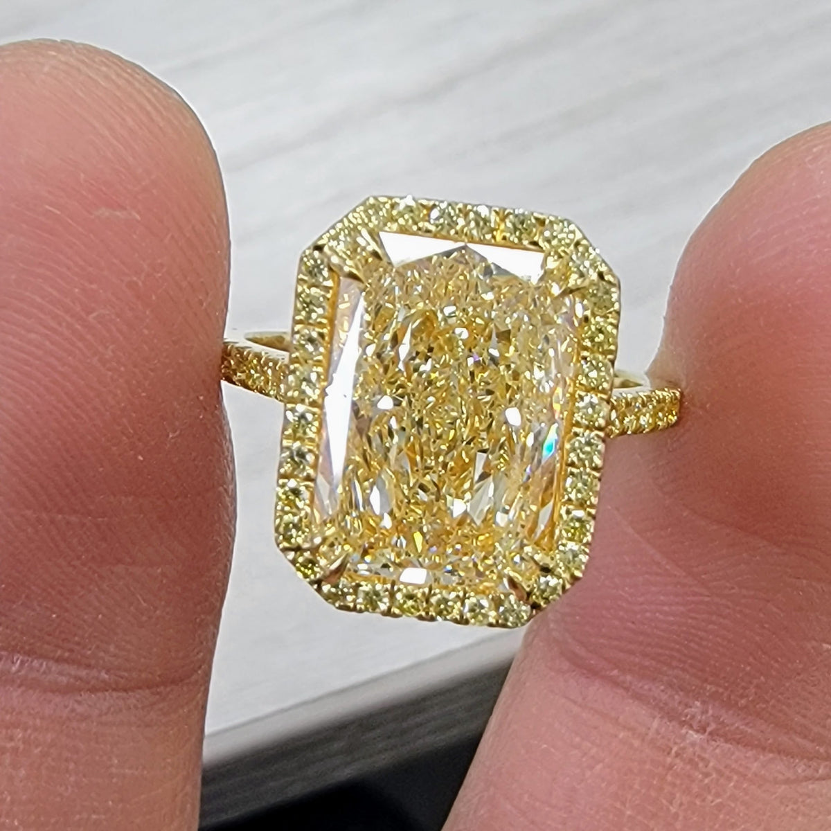 5.01ct Light Yellow Diamond Elongated Radiant Diamond Ring VS2 GIA