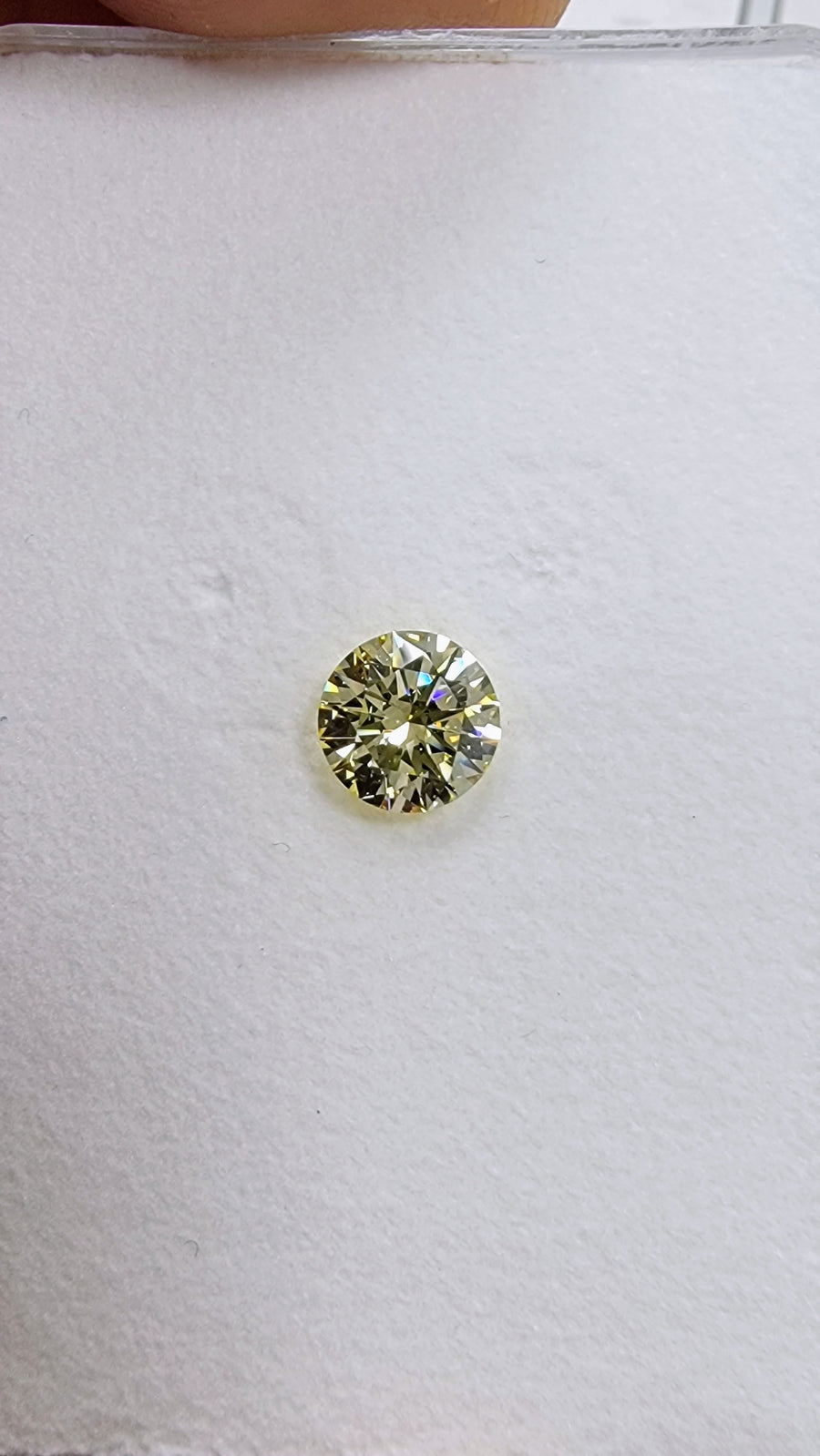 1.06ct Light Yellow Round Diamond VVS2 GIA