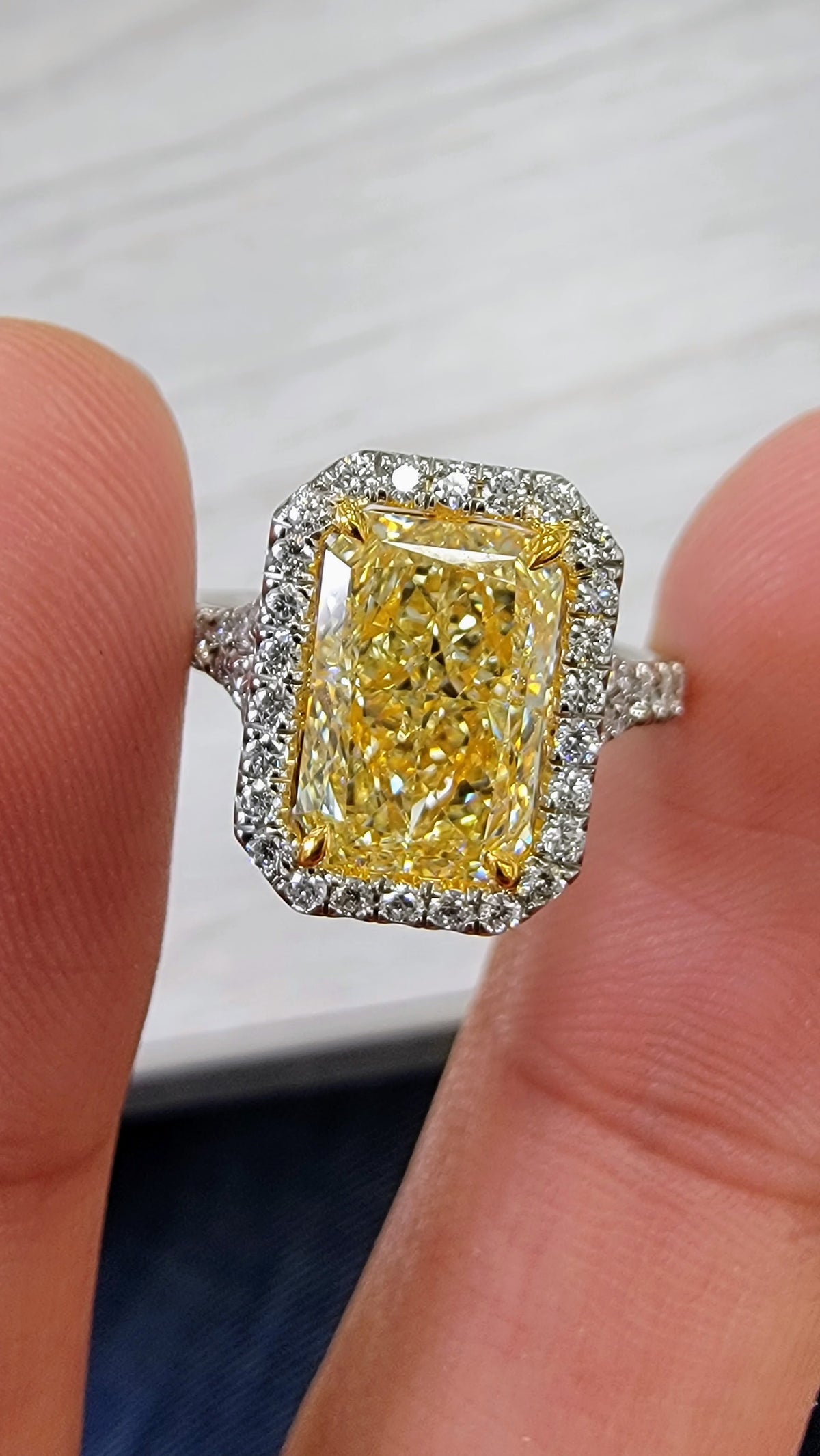 3.00ct Light Yellow Elongated Radiant Diamond Ring VVS1 GIA