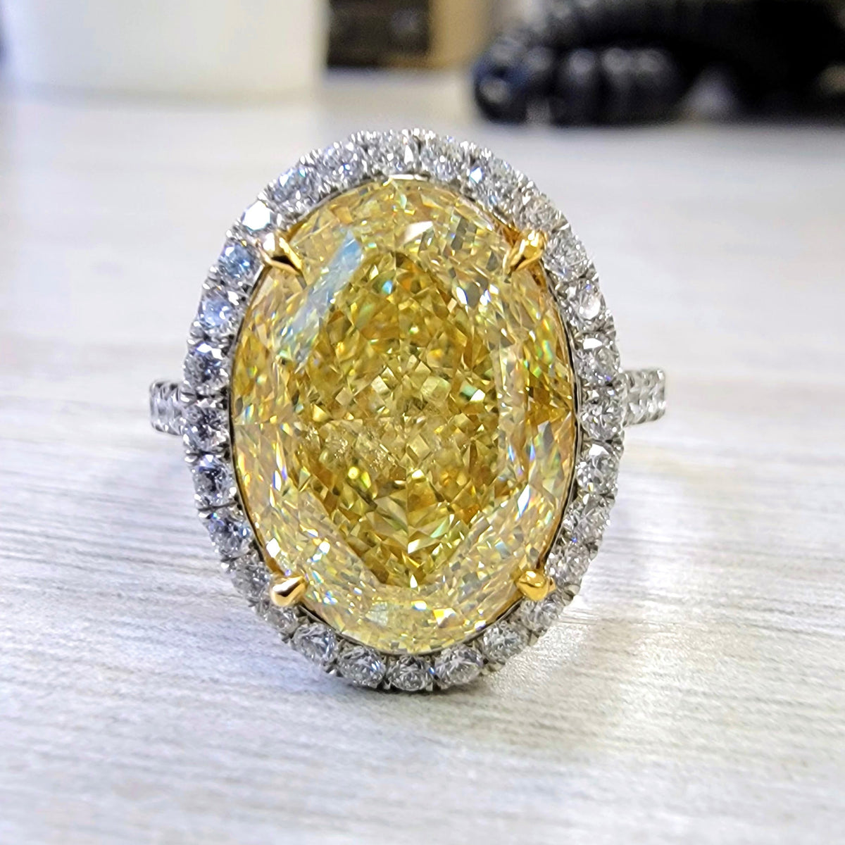 6.16ct Fancy Light Yellow Oval Diamond Ring VS1 GIA