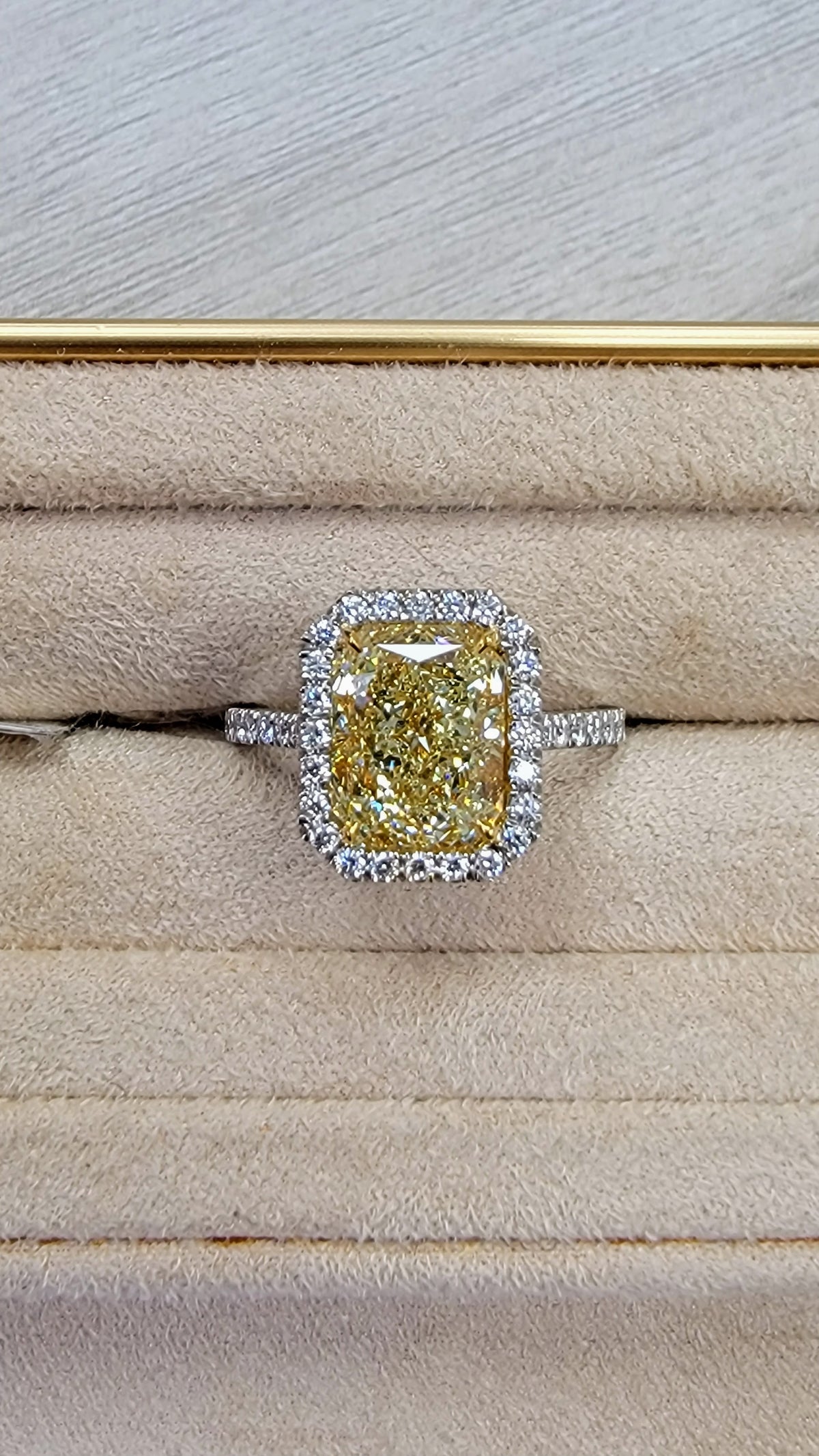 3.31ct Light Yellow Elongated Radiant Diamond Ring VS2 GIA