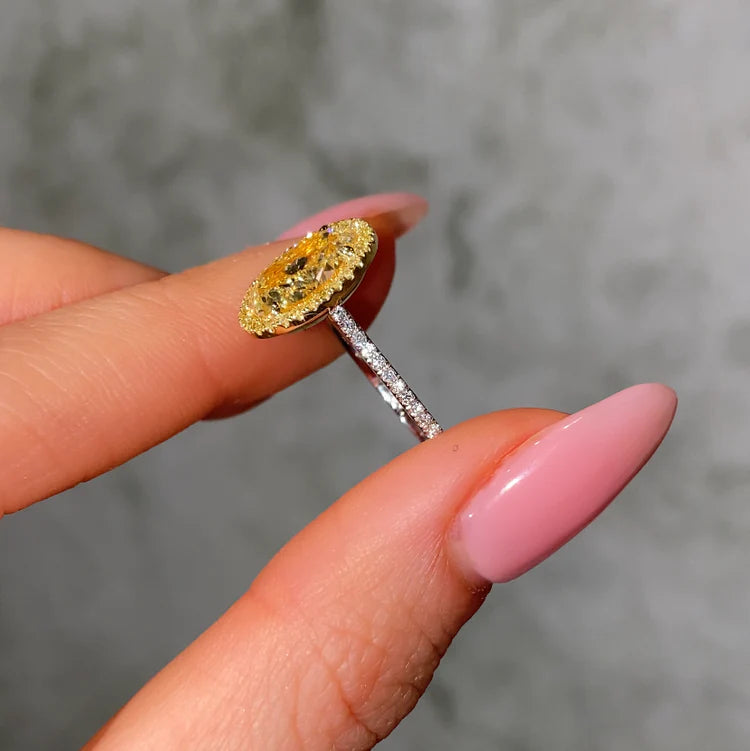 3.08ct Light Yellow Oval Diamond Ring VS2 GIA