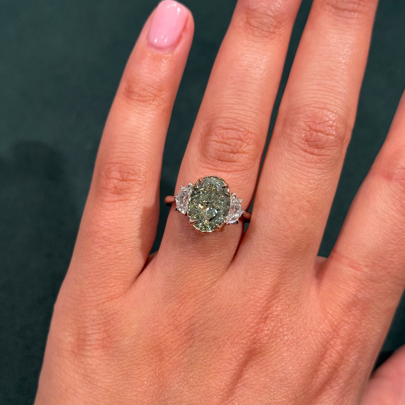 5.01ct Fancy Yellow-Green Oval Diamond Ring SI1 GIA