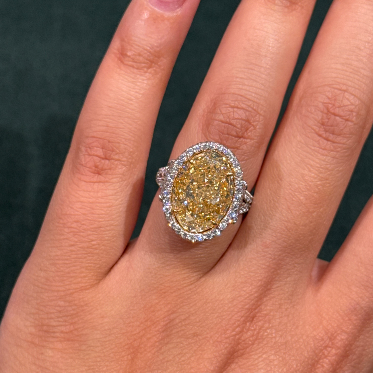 10.77ct Light Yellow Oval Diamond Ring VS2