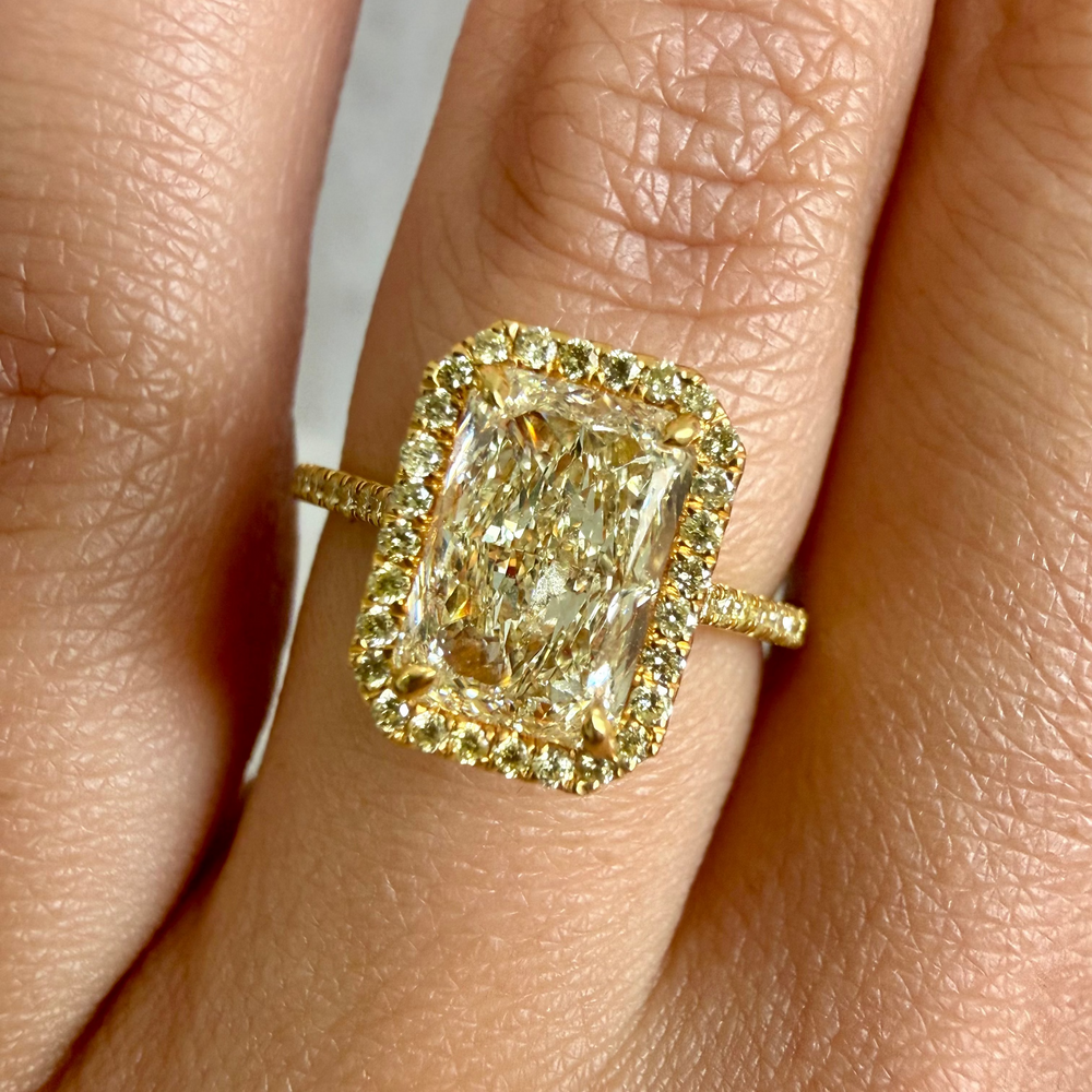 2.01ct Light Yellow Elongated Radiant Diamond Ring VVS2 GIA