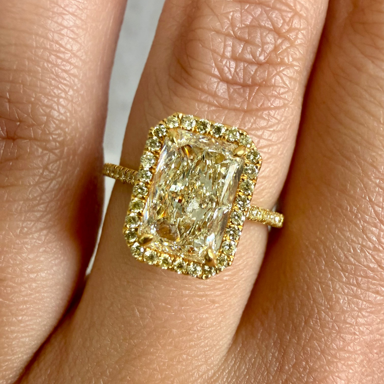 2.01ct Light Yellow Elongated Radiant Diamond Ring VVS2 GIA