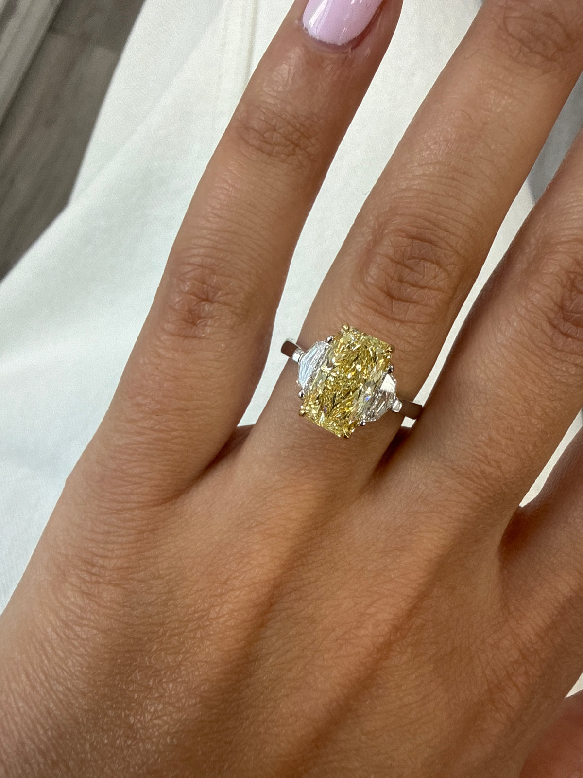 3.01ct Fancy Light Yellow Radiant Diamond Ring SI1 GIA