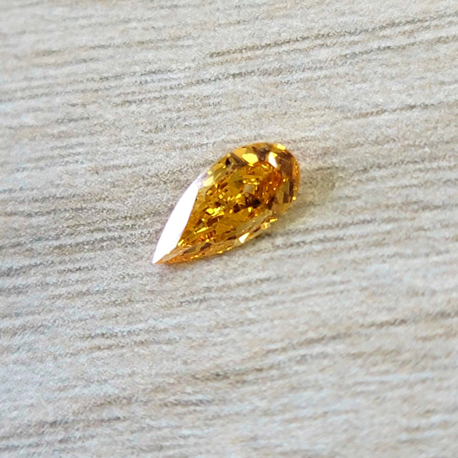 0.52ct Fancy Vivid Yellowish Orange Pear Diamond SI2 GIA
