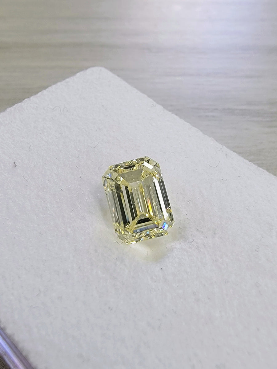 2.50ct Light Yellow Emerald-Cut Diamond VVS1 GIA