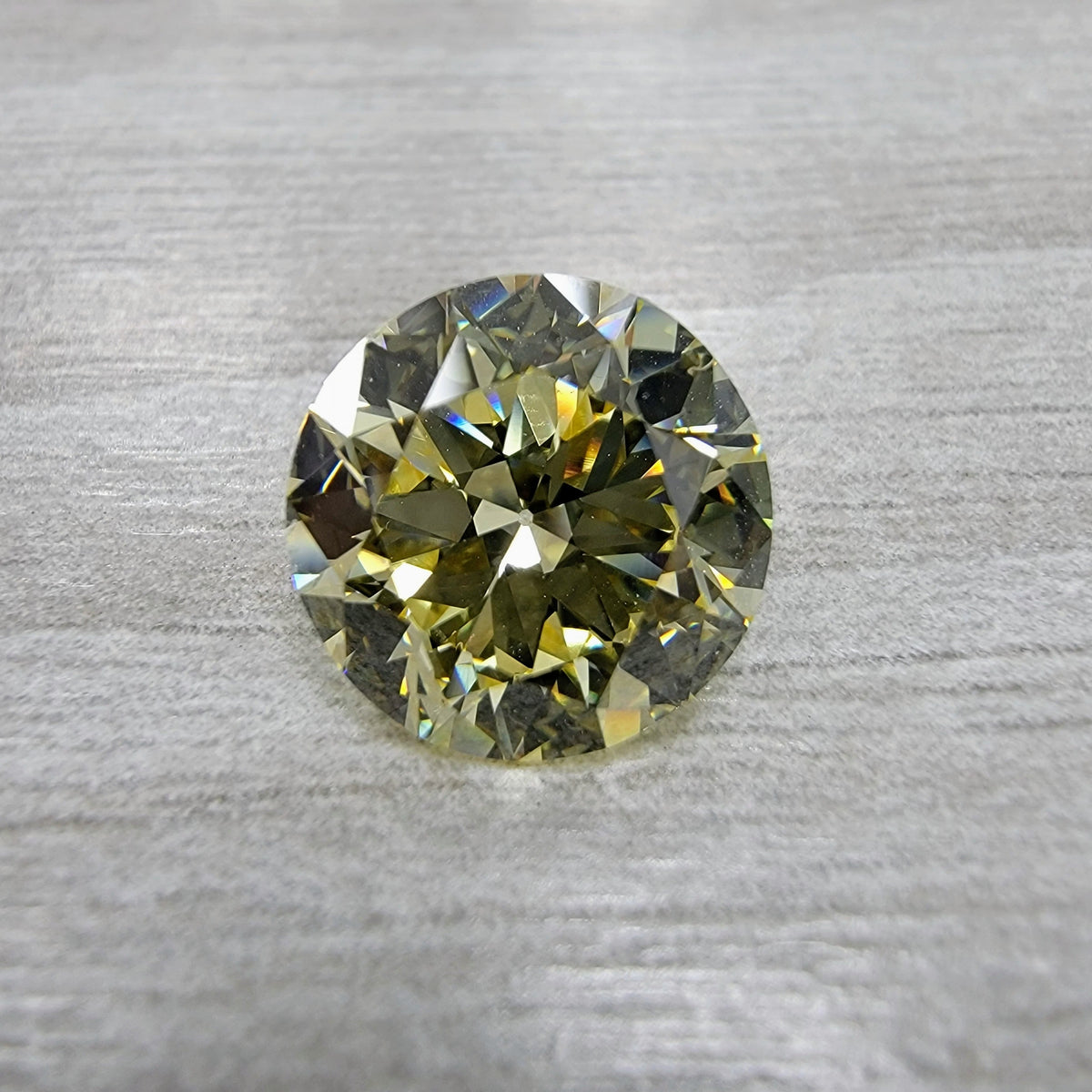 3.92ct Fancy Yellow Round Diamond VS2 GIA