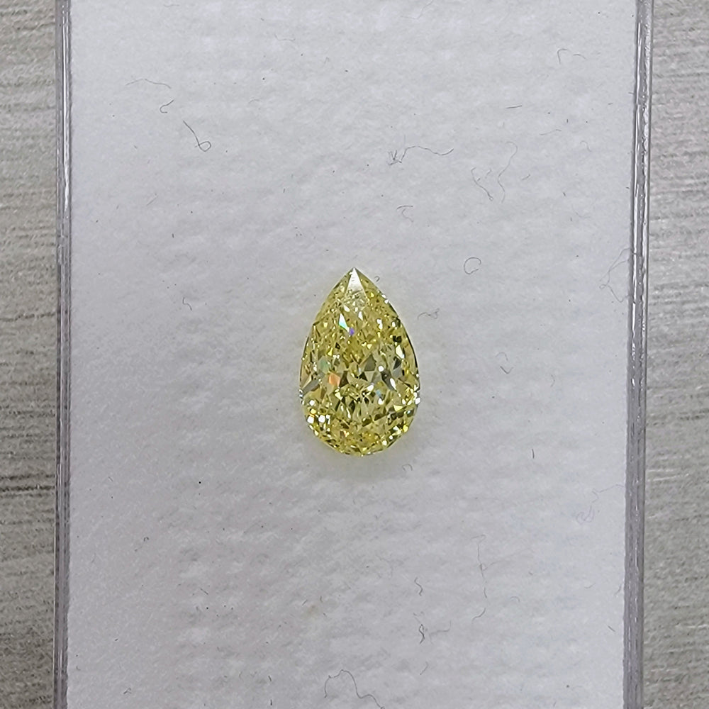 2.51ct Fancy Light Yellow Pear Diond VVS2 GIA