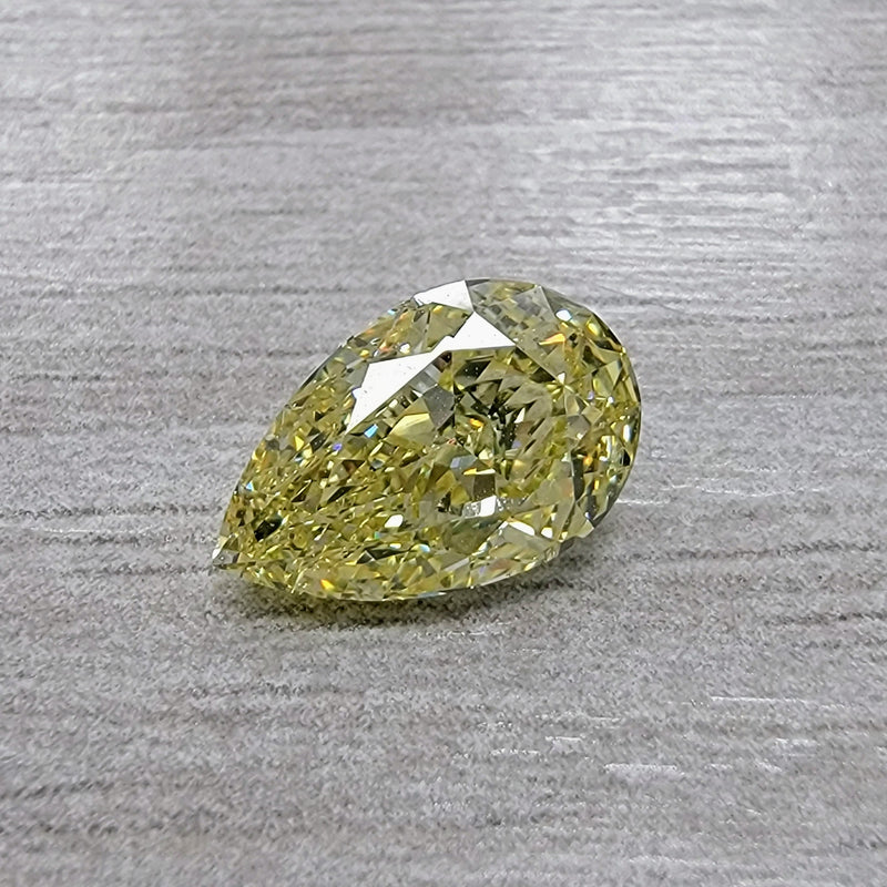 2.51ct Fancy Light Yellow Pear Diond VVS2 GIA