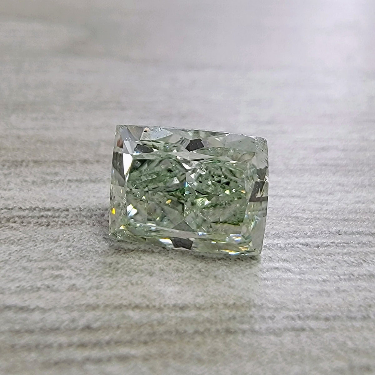 1.00ct Fancy Light Yellowish Green Cushion Diamomd SI1 GIA