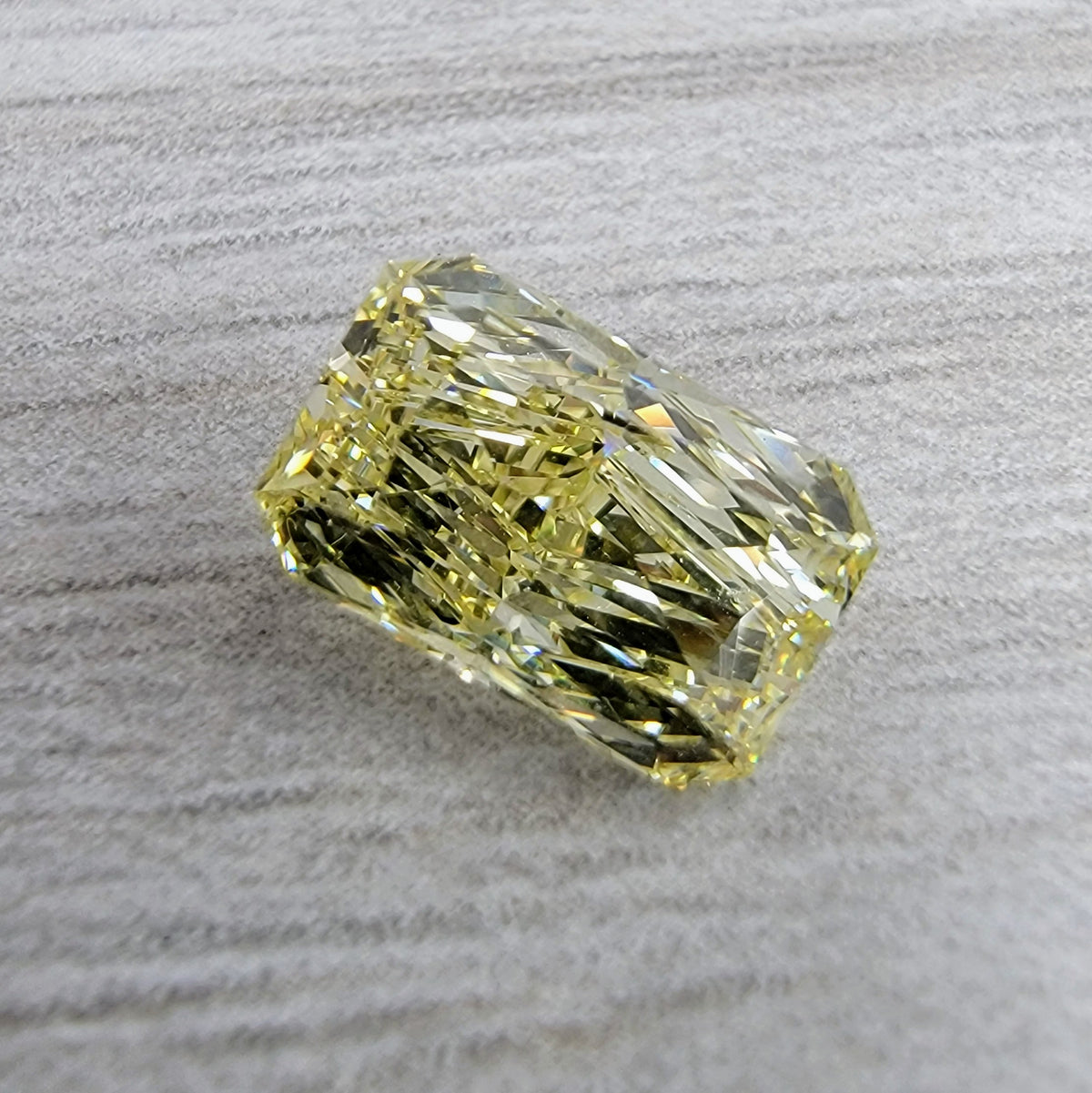 2.03ct Fancy Light Yellow Radiant Diamond VS1 GIA