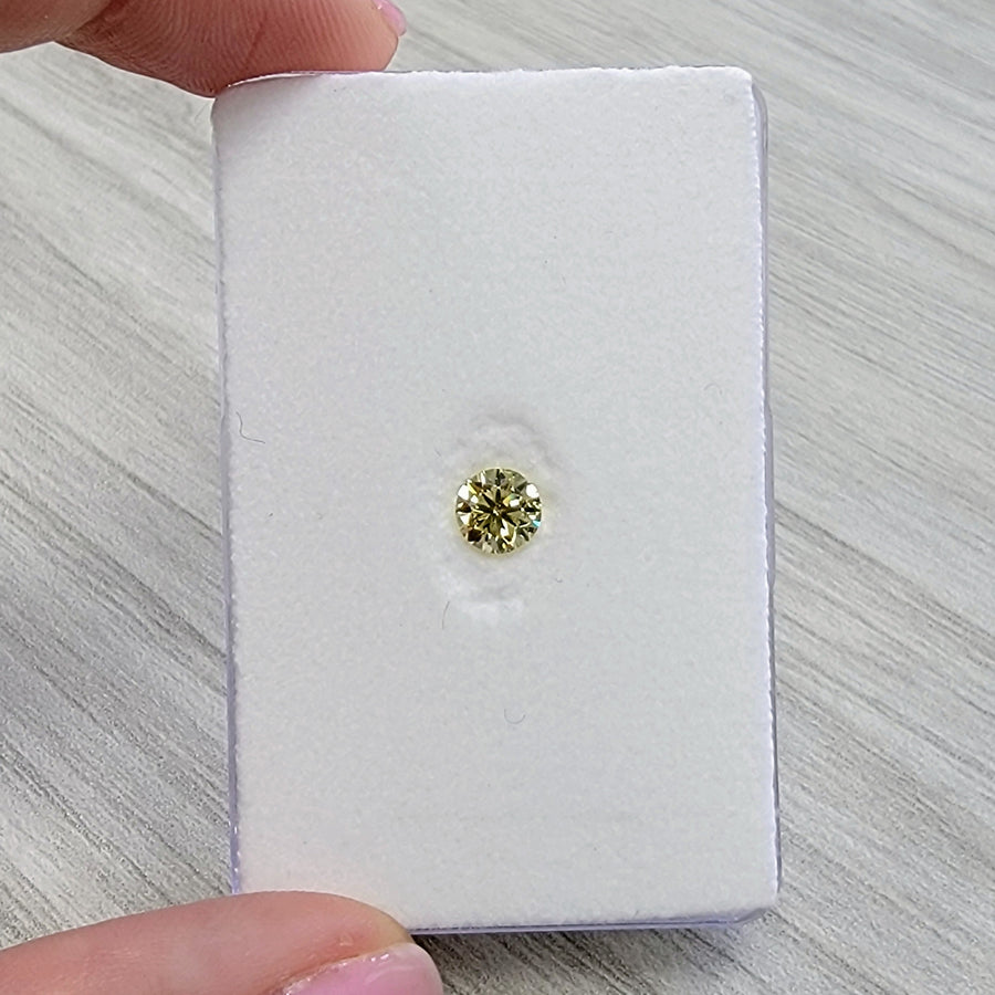 0.60ct Fancy Yellow Round Diamond SI1 GIA