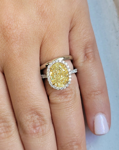 5.03ct Light Yellow Oval VS1 GIA Ring