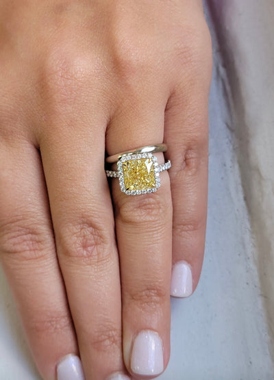 4.02ct Fancy Light Yellow Radiant VVS2 GIA Ring
